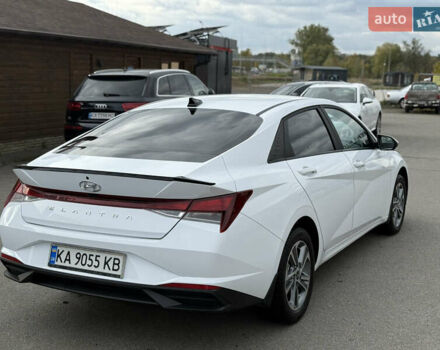 Белый Хендай Элантра, объемом двигателя 1.59 л и пробегом 33 тыс. км за 18000 $, фото 3 на Automoto.ua