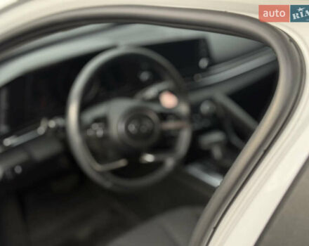 Белый Хендай Элантра, объемом двигателя 1.59 л и пробегом 33 тыс. км за 18000 $, фото 5 на Automoto.ua