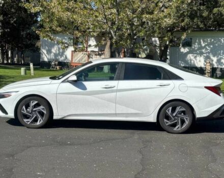 Хендай Элантра 2024 в Виннице на Automoto.ua Белый Хендай Элантра, объемом двигателя 2 л и пробегом 27 тыс. км за 11600 $, фото 3 на Automoto.ua