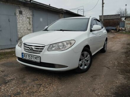 Белый Хендай Элантра, объемом двигателя 1.6 л и пробегом 180 тыс. км за 5700 $, фото 1 на Automoto.ua