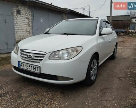 Белый Хендай Элантра, объемом двигателя 1.59 л и пробегом 235 тыс. км за 5700 $, фото 1 на Automoto.ua