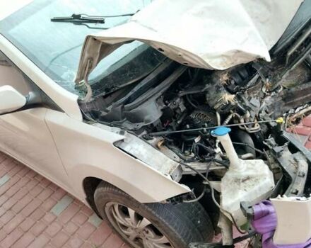 Білий Хендай Елантра, об'ємом двигуна 1.8 л та пробігом 255 тис. км за 3800 $, фото 1 на Automoto.ua