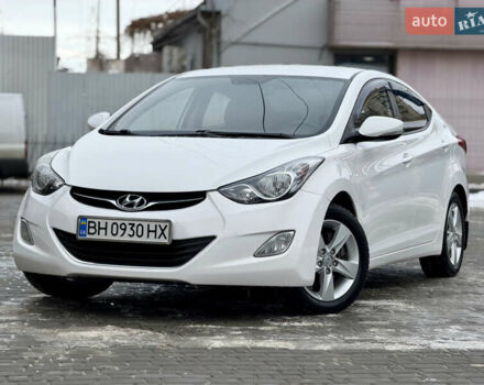Белый Хендай Элантра, объемом двигателя 1.59 л и пробегом 210 тыс. км за 9200 $, фото 1 на Automoto.ua