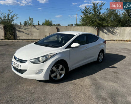 Белый Хендай Элантра, объемом двигателя 1.59 л и пробегом 140 тыс. км за 8500 $, фото 1 на Automoto.ua