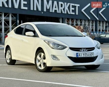 Белый Хендай Элантра, объемом двигателя 1.59 л и пробегом 141 тыс. км за 9500 $, фото 1 на Automoto.ua
