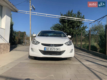 Хендай Элантра 2013 в Кривом Роге на Automoto.ua Белый Хендай Элантра, объемом двигателя 1.8 л и пробегом 138 тыс. км за 9000 $, фото 1 на Automoto.ua