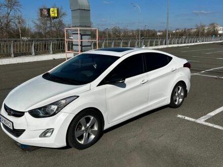 Хендай Елантра 2013 у Києві на Automoto.ua Білий Хендай Елантра, об'ємом двигуна 1.8 л та пробігом 200 тис. км за 7800 $, фото 1 на Automoto.ua