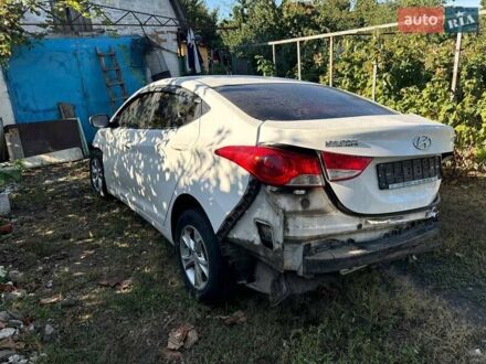 Белый Хендай Элантра, объемом двигателя 1.59 л и пробегом 194 тыс. км за 4000 $, фото 1 на Automoto.ua