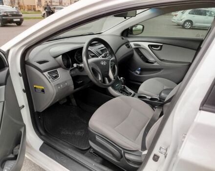 Белый Хендай Элантра, объемом двигателя 1 л и пробегом 320 тыс. км за 7500 $, фото 1 на Automoto.ua