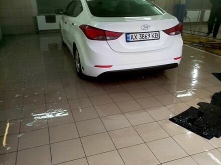 Хендай Элантра 2015 в Харькове на Automoto.ua Белый Хендай Элантра, объемом двигателя 1.8 л и пробегом 0 тыс. км за 10000 $, фото 1 на Automoto.ua