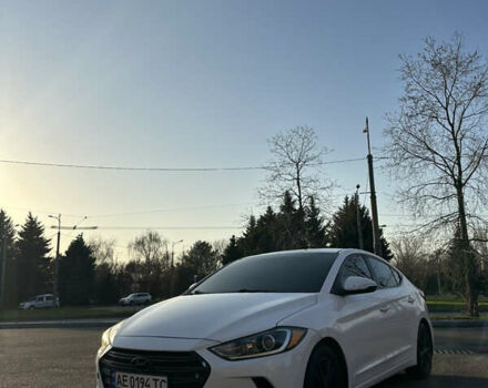 Белый Хендай Элантра, объемом двигателя 2 л и пробегом 180 тыс. км за 8900 $, фото 1 на Automoto.ua