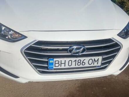 Белый Хендай Элантра, объемом двигателя 2 л и пробегом 135 тыс. км за 8700 $, фото 1 на Automoto.ua