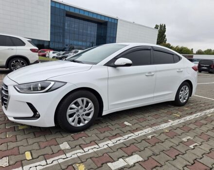 Белый Хендай Элантра, объемом двигателя 1.6 л и пробегом 195 тыс. км за 10500 $, фото 1 на Automoto.ua