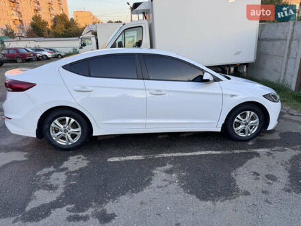 Белый Хендай Элантра, объемом двигателя 1.59 л и пробегом 160 тыс. км за 9650 $, фото 1 на Automoto.ua