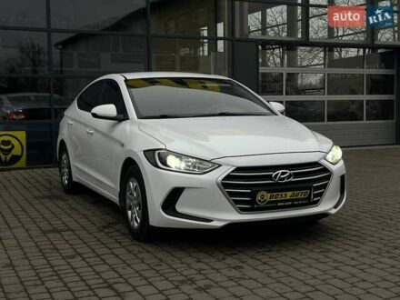 Белый Хендай Элантра, объемом двигателя 1.59 л и пробегом 220 тыс. км за 11800 $, фото 1 на Automoto.ua