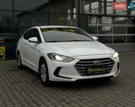 Белый Хендай Элантра, объемом двигателя 1.59 л и пробегом 220 тыс. км за 11800 $, фото 1 на Automoto.ua