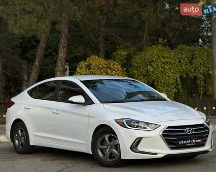 Хендай Элантра 2016 в Николаеве на Automoto.ua Белый Хендай Элантра, объемом двигателя 1.4 л и пробегом 160 тыс. км за 10999 $, фото 1 на Automoto.ua