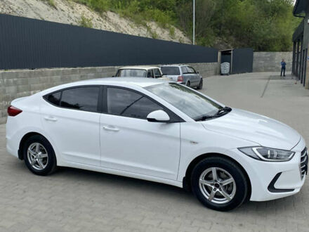 Белый Хендай Элантра, объемом двигателя 1.6 л и пробегом 220 тыс. км за 11600 $, фото 1 на Automoto.ua