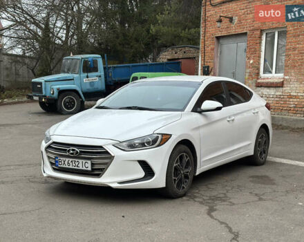 Белый Хендай Элантра, объемом двигателя 2 л и пробегом 180 тыс. км за 10800 $, фото 1 на Automoto.ua