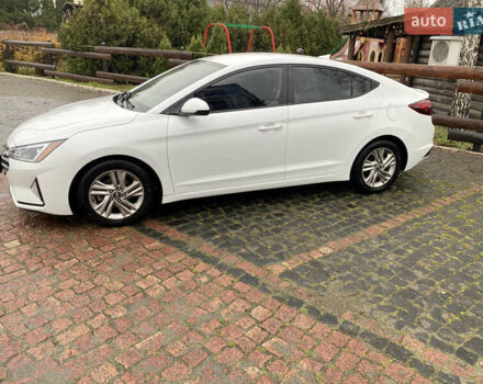 Белый Хендай Элантра, объемом двигателя 2 л и пробегом 82 тыс. км за 14200 $, фото 1 на Automoto.ua