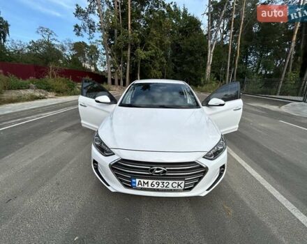 Білий Хендай Елантра, об'ємом двигуна 1.59 л та пробігом 47 тис. км за 15150 $, фото 1 на Automoto.ua
