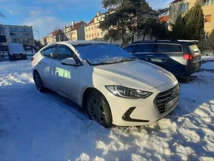 Белый Хендай Элантра, объемом двигателя 1.59 л и пробегом 122 тыс. км за 11200 $, фото 1 на Automoto.ua