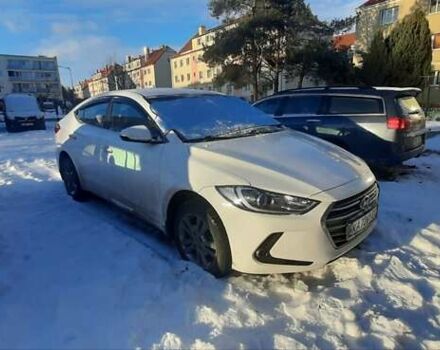 Белый Хендай Элантра, объемом двигателя 1.59 л и пробегом 122 тыс. км за 11200 $, фото 1 на Automoto.ua