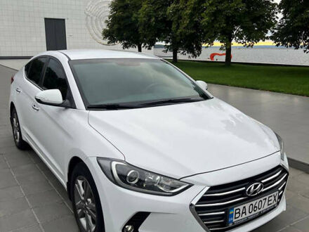 Белый Хендай Элантра, объемом двигателя 1.6 л и пробегом 198 тыс. км за 13000 $, фото 1 на Automoto.ua