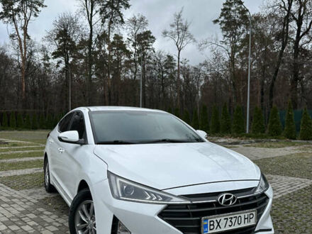 Белый Хендай Элантра, объемом двигателя 1.59 л и пробегом 140 тыс. км за 14500 $, фото 1 на Automoto.ua