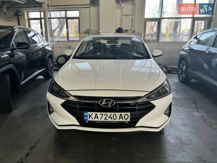 Хендай Элантра 2019 в Киеве на Automoto.ua Белый Хендай Элантра, объемом двигателя 1.59 л и пробегом 98 тыс. км за 15500 $, фото 1 на Automoto.ua