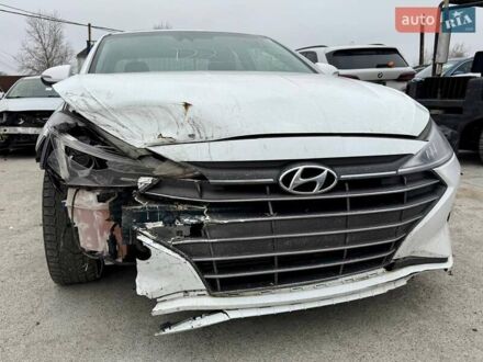 Белый Хендай Элантра, объемом двигателя 2 л и пробегом 164 тыс. км за 9400 $, фото 1 на Automoto.ua