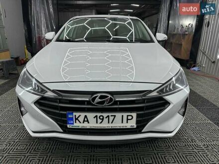 Хендай Елантра 2019 у Києві на Automoto.ua Білий Хендай Елантра, об'ємом двигуна 1.59 л та пробігом 87 тис. км за 15777 $, фото 1 на Automoto.ua