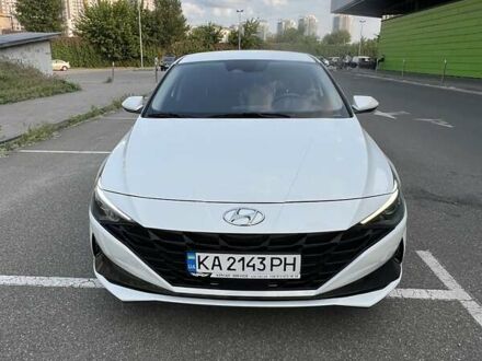 Хендай Элантра 2020 в Киеве на Automoto.ua Белый Хендай Элантра, объемом двигателя 2 л и пробегом 56 тыс. км за 17900 $, фото 1 на Automoto.ua