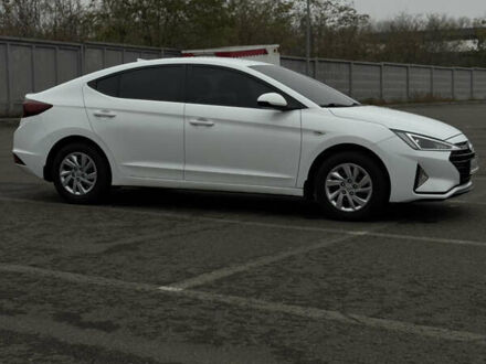 Белый Хендай Элантра, объемом двигателя 1.59 л и пробегом 46 тыс. км за 14000 $, фото 1 на Automoto.ua