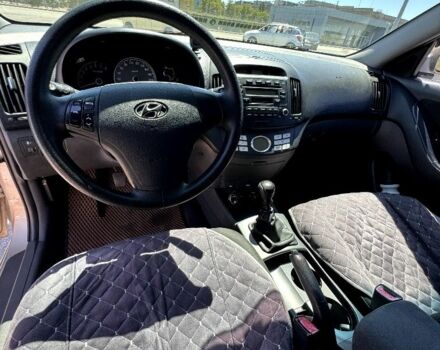 Бежевый Хендай Элантра, объемом двигателя 1.6 л и пробегом 285 тыс. км за 5700 $, фото 7 на Automoto.ua