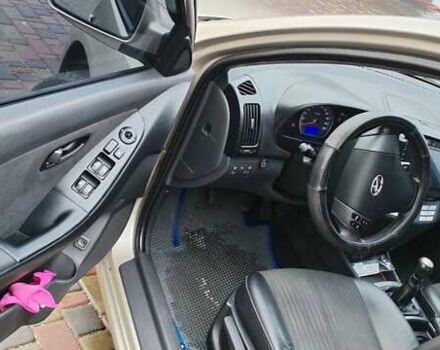 Хендай Элантра 2008 в Киеве на Automoto.ua Бежевый Хендай Элантра, объемом двигателя 1.59 л и пробегом 279 тыс. км за 6000 $, фото 4 на Automoto.ua