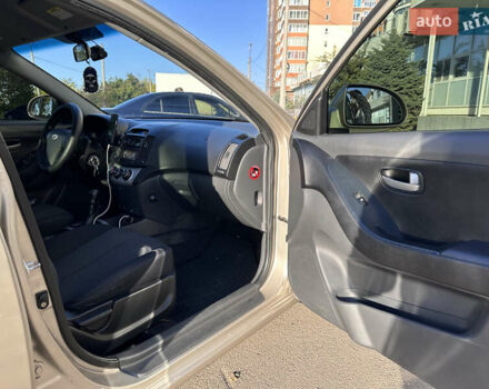 Хендай Элантра 2008 в Николаеве на Automoto.ua Бежевый Хендай Элантра, объемом двигателя 1.59 л и пробегом 138 тыс. км за 7000 $, фото 11 на Automoto.ua