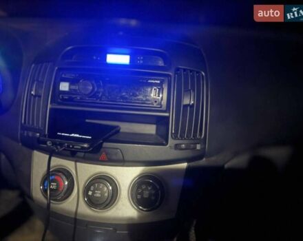 Бежевий Хендай Елантра, об'ємом двигуна 1.59 л та пробігом 250 тис. км за 4600 $, фото 5 на Automoto.ua