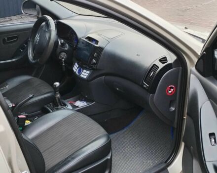 Бежевий Хендай Елантра, об'ємом двигуна 1.6 л та пробігом 278 тис. км за 6000 $, фото 7 на Automoto.ua