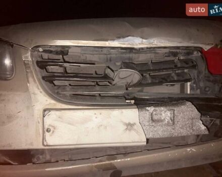 Бежевий Хендай Елантра, об'ємом двигуна 1.59 л та пробігом 250 тис. км за 4600 $, фото 10 на Automoto.ua