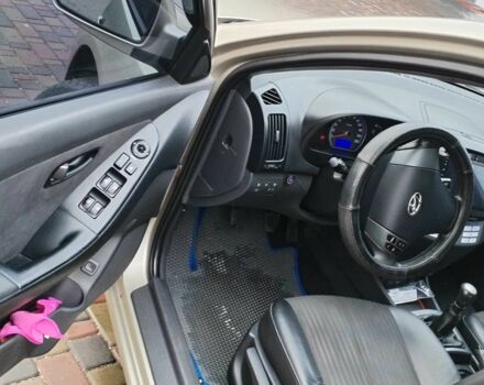 Бежевий Хендай Елантра, об'ємом двигуна 1.6 л та пробігом 278 тис. км за 6000 $, фото 5 на Automoto.ua