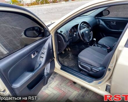 Бежевий Хендай Елантра, об'ємом двигуна 1.6 л та пробігом 192 тис. км за 5000 $, фото 6 на Automoto.ua