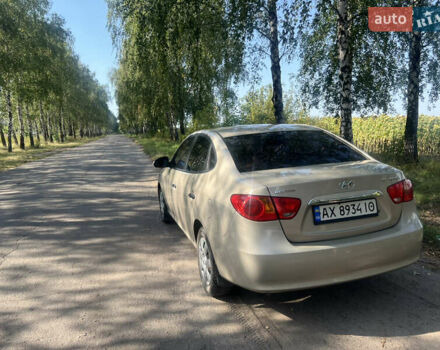 Бежевый Хендай Элантра, объемом двигателя 1.59 л и пробегом 165 тыс. км за 6300 $, фото 3 на Automoto.ua