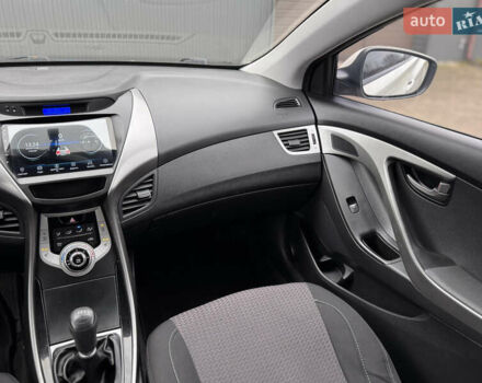 Бежевий Хендай Елантра, об'ємом двигуна 1.6 л та пробігом 185 тис. км за 9850 $, фото 23 на Automoto.ua