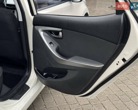 Бежевий Хендай Елантра, об'ємом двигуна 1.6 л та пробігом 185 тис. км за 9850 $, фото 18 на Automoto.ua