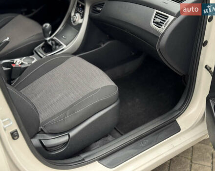 Бежевий Хендай Елантра, об'ємом двигуна 1.6 л та пробігом 185 тис. км за 9850 $, фото 16 на Automoto.ua