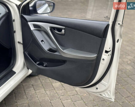 Бежевий Хендай Елантра, об'ємом двигуна 1.6 л та пробігом 185 тис. км за 9850 $, фото 15 на Automoto.ua