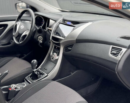 Бежевий Хендай Елантра, об'ємом двигуна 1.6 л та пробігом 185 тис. км за 9850 $, фото 17 на Automoto.ua