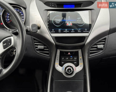 Бежевий Хендай Елантра, об'ємом двигуна 1.6 л та пробігом 185 тис. км за 9850 $, фото 22 на Automoto.ua