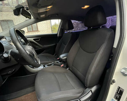 Хендай Элантра 2013 в Голованевске на Automoto.ua Бежевый Хендай Элантра, объемом двигателя 1.6 л и пробегом 130 тыс. км за 9900 $, фото 15 на Automoto.ua